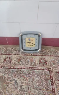 ساعت و گلدان