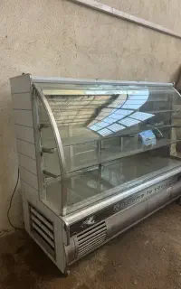 2عدد یخچال شیشه خم در حد نو یخچال بستنی