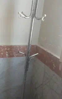 رخت آویز ایستاده سالم و در حد نو