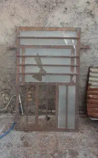 پنجره آهنی دست دوم تمیز