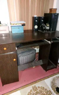 میز تحریر وکامپیوتر