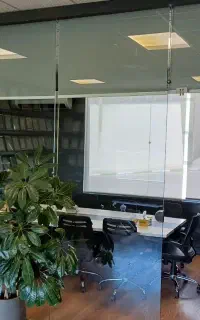 نصب وتعمیره انواع شیشه های سکوریت و درب اتوماتیک