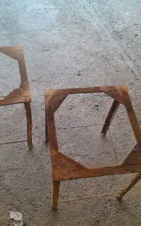فروش دو عدد چهار پایه آهنی