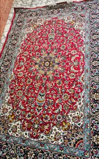۵ عدد فرش سه عدد ۶ متری دو عدد ۹ متری در لاهیجان