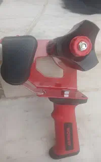 یک عدد ابزار چسب بهن کن  نواری