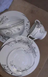 سرویس چینی و فرانسو دکتری قوری میوه خوری دیس