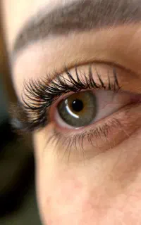 آموزش و انجام خدمات اکستنشن مژه