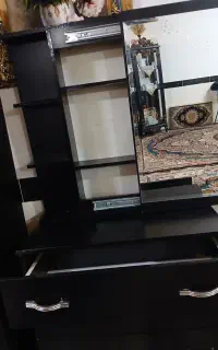 کمد و میز ارایشی درحد نو
