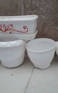 گلدان سفالی و پلاستیکی