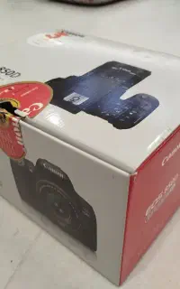دوربین عکاسی کانن 850d با لنز 18-135