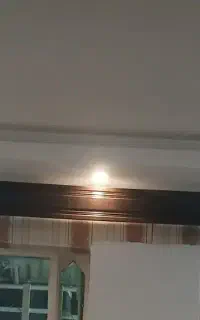 کتیبه چوبی و میله پرده