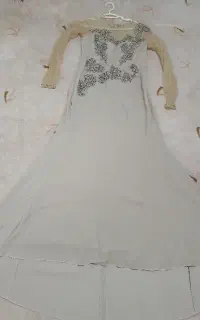 پیرهن مجلسی یکبار پوشیده شده