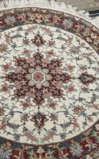 فرش دستبافت گرد کار شده با ابریشم