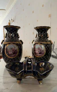 ۲عدد گلدان و شکلات خوری