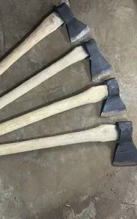تبر بزرگ فولادی قدیمی