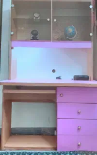 میز تحریر و کامپیوتر و کتابخانه و کیس و لپتاب