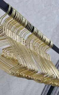 چوب لباسی طلایی بچگانه