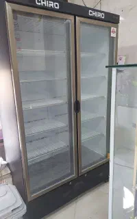 فریزر ایستاده  و یک یخچال  اکواریومی برای قنادی