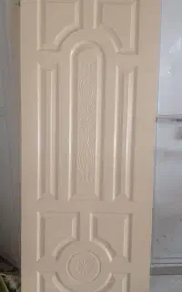 در کمد چوبی سالم یک جفت