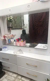 میز اصلاح و میکاپ سالنی