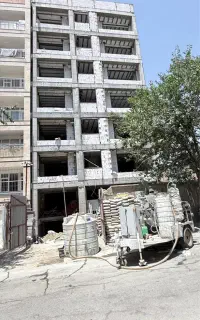 نیروی کاری جهت سیمان ریزی داخل دستگاه فوم بتن