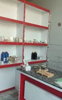قفسه و میز تمیز