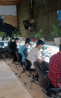 نیازمند یک سخت افزار کار با حقوق ۱۰۰ میلیون تومن