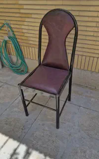 صندلی آهنی