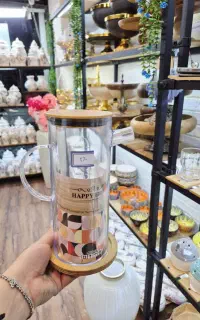 گلدون کنار سالنی