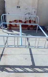 تخت آهنی (رستوران وکافی شاپ)