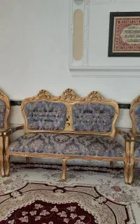 مبل سلطنتی ۹ نفره به همراه میز و گل میز توافقی