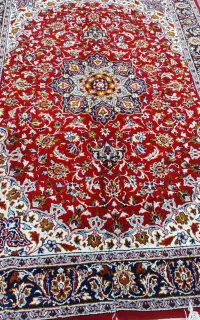 فرش قدیمی 12متری و 4متری بفرش می‌رسد