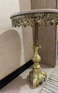 میز کنار سالنی