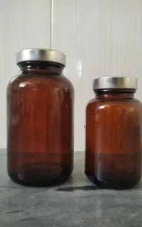 ظرف شیشه تیره