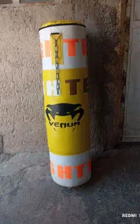 کیسه بوکس و دستکش