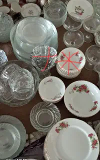 تعدادی ظروف چینی وپیرکس قدیمی