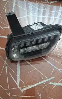 چراغ مه شکن چپ با چراغ روز پارس