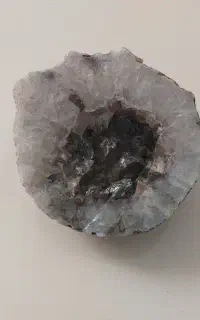 سنگ امیتیست مایل به بنفش