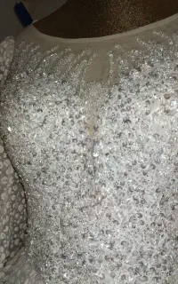 تعدادی لباس عروس و تور عروس