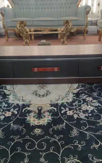 میز تلویزیون تمیز و درحد نو