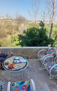 صندلی فلزی باغی ۶ عدد و میز وسط