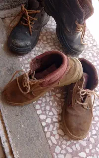 کفش کار ایمنی  و نیم بوت