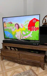 تلویزیون و‌میز tv