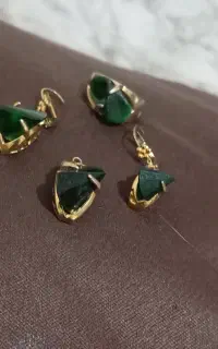 دو نیم ست خیلی زیبا و چند عدد ساعت مچی
