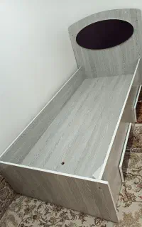 تخت نوجوان