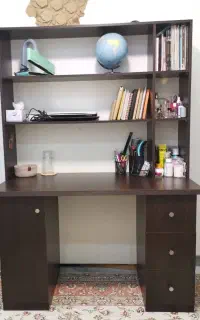 میز تحریر با کتابخانه
