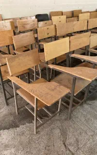 مقداری از وسایل مدرسه به فروش میرسد