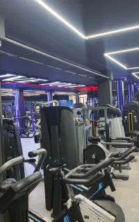 منشی و رسپشن مرد برای باشگاه بدنسازی شیف صبح