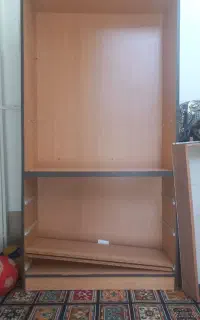 کمد کتابخانه و عروسک
