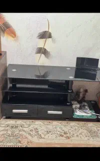 میز تلویزیون شیشه ای
